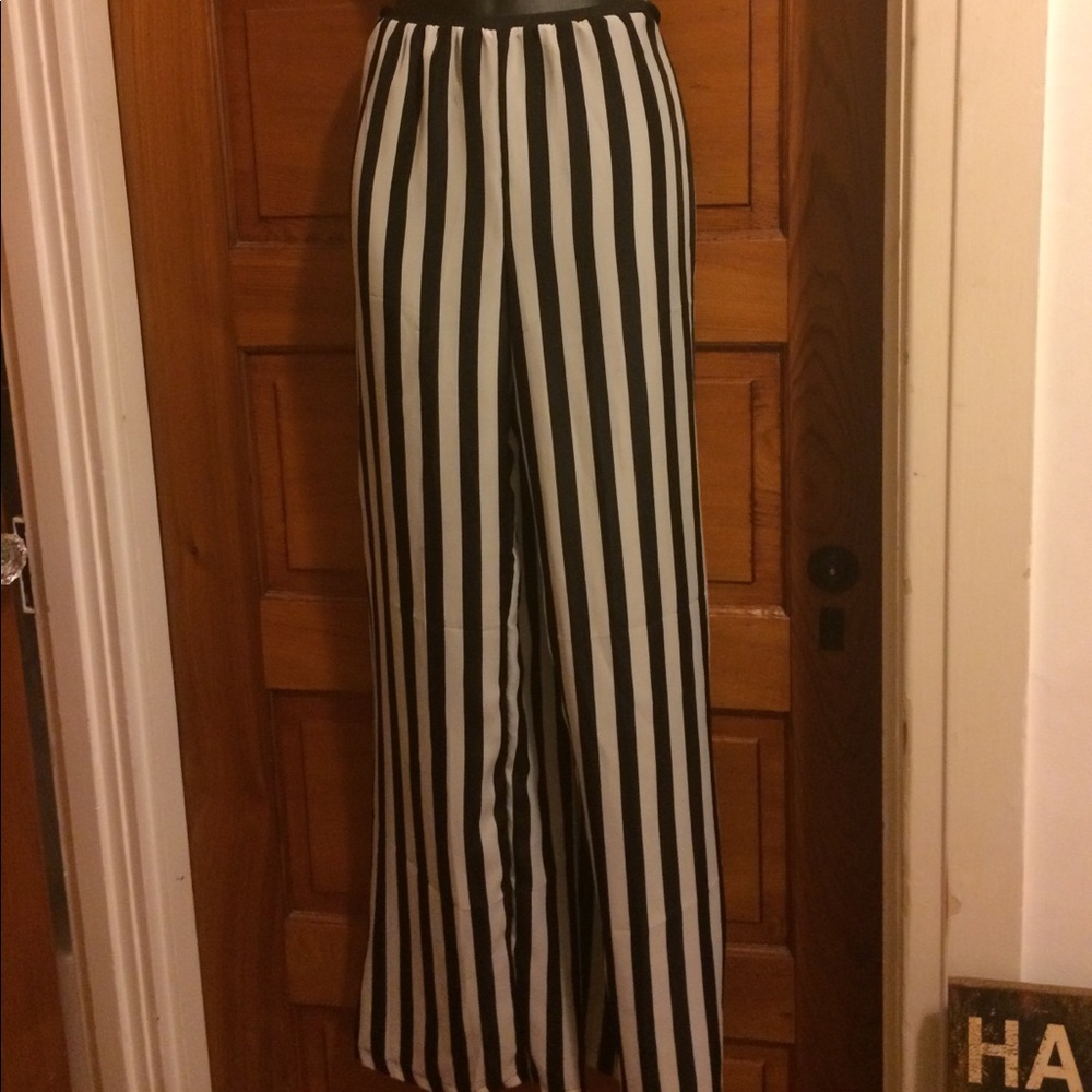 Wide leg cute and comfy striped lounge pant.