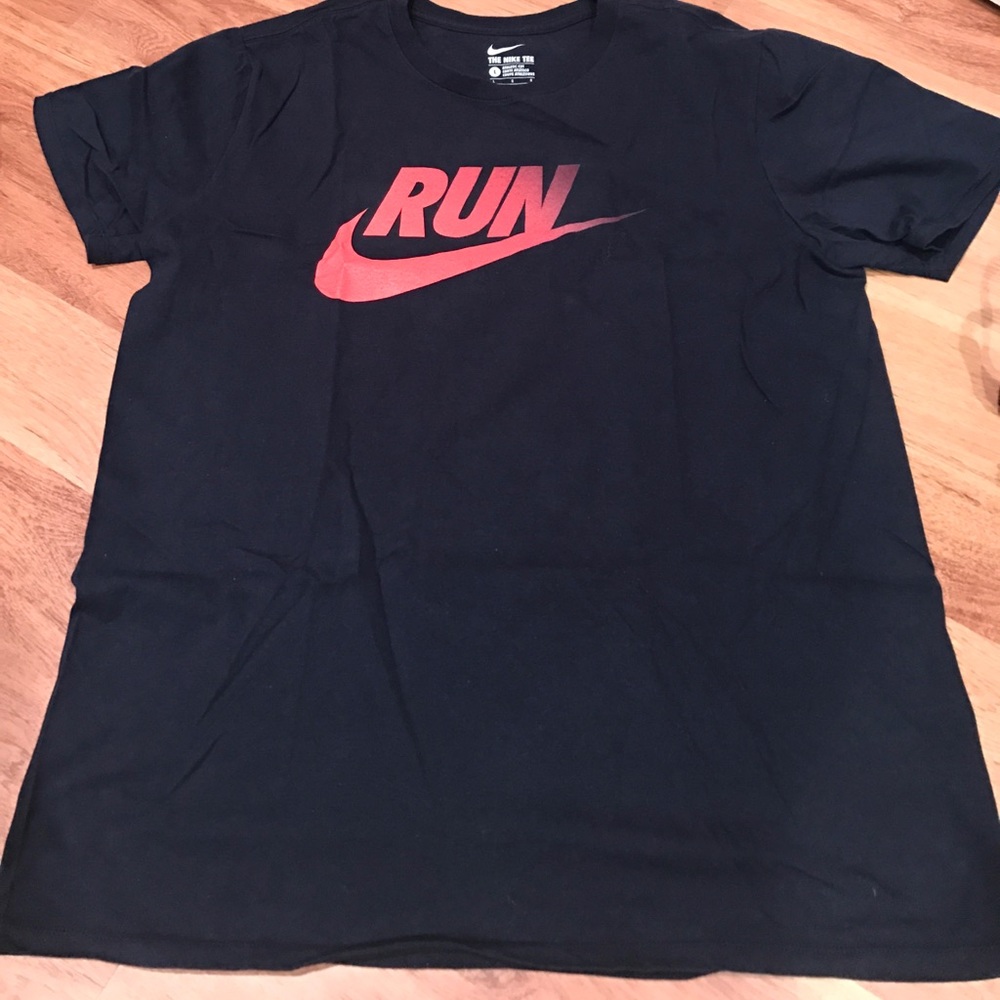 Used mens Nike run tee shirt. Large.