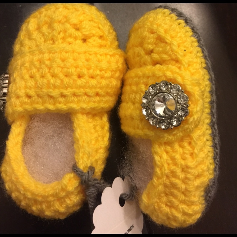 Yellow/grey crochet baby shoes