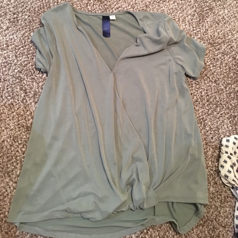 GREEN SUPER SOFT SHIRT **WORN ONCE