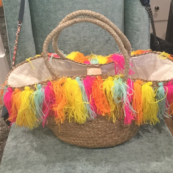 BNWT WOOL TASSEL BEACH TOTE - Picture 2 of 8