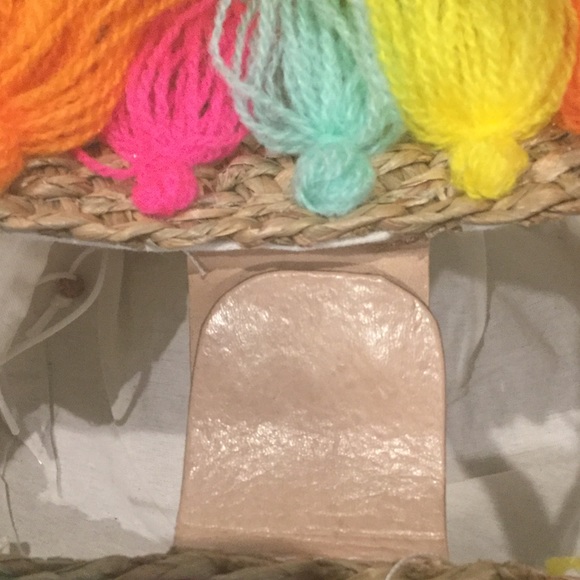 BNWT WOOL TASSEL BEACH TOTE - Picture 4 of 8