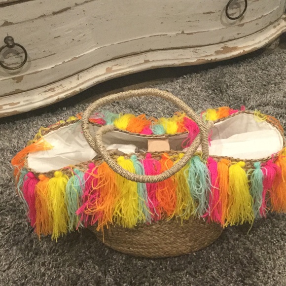 BNWT WOOL TASSEL BEACH TOTE - Picture 6 of 8