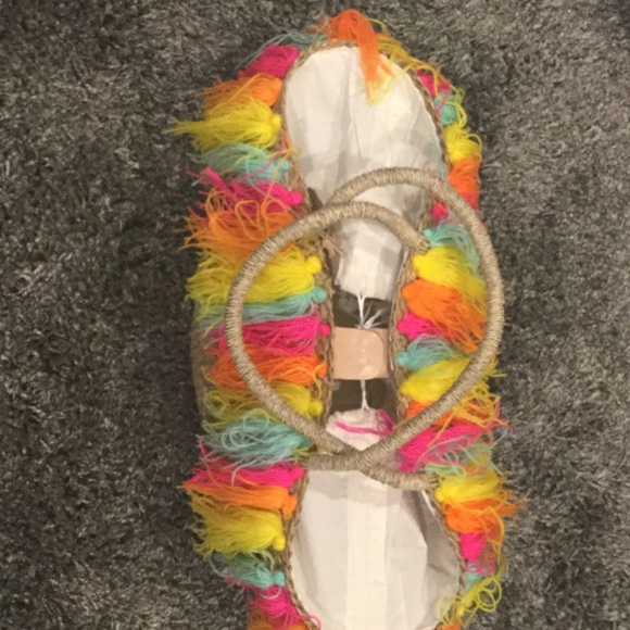 BNWT WOOL TASSEL BEACH TOTE - Picture 7 of 8