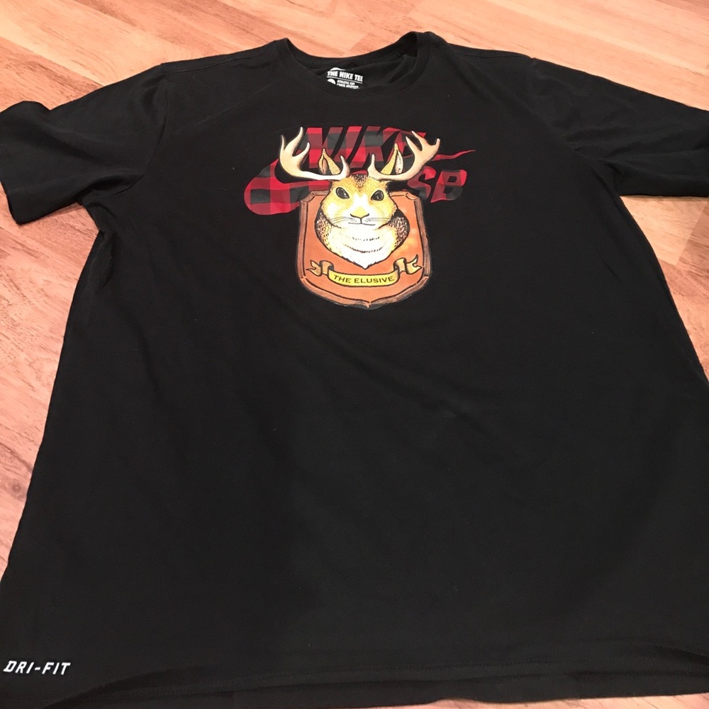 Mens Nike SB dry fit t shirt. Large.