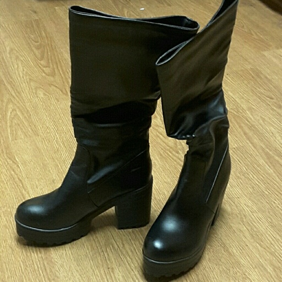 Boots - Picture 3 of 3