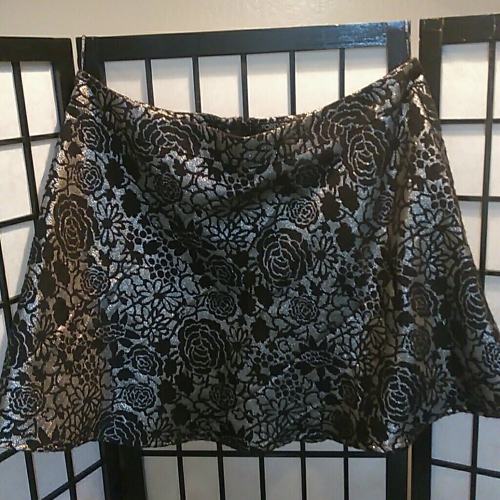 Forever 21 Plus NWOT Metallic Skater Skirt