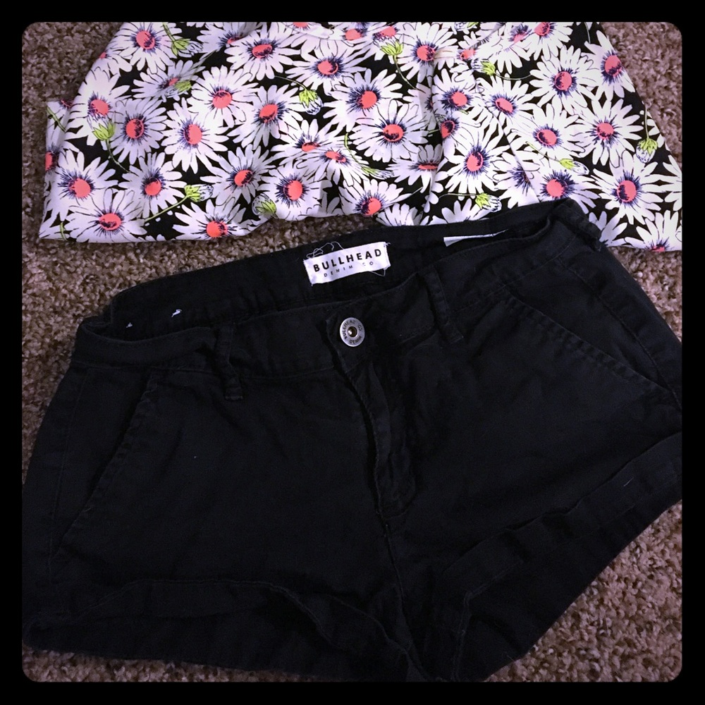 Black Bullhead Shorts😎