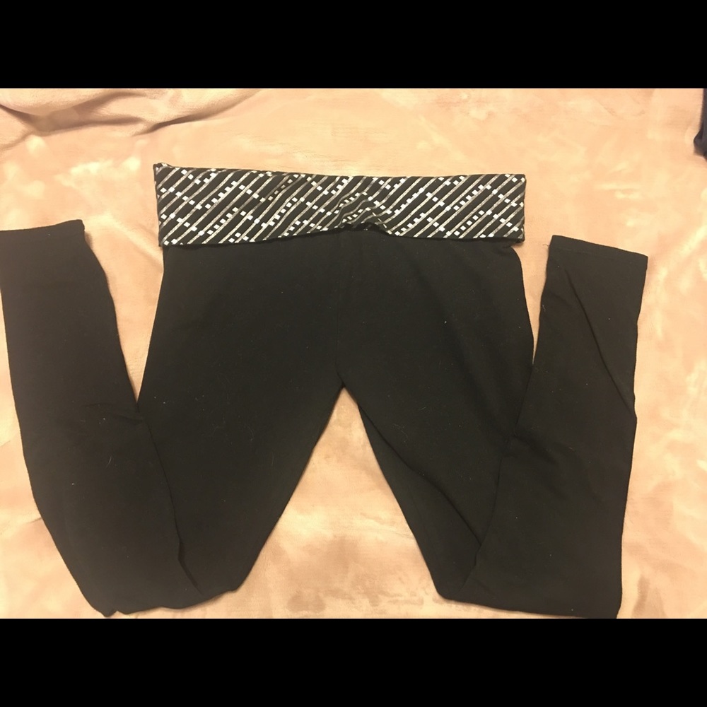 Black yoga leggings