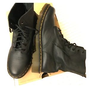 Dr. Martens Pascal Black Noir women's sz 9