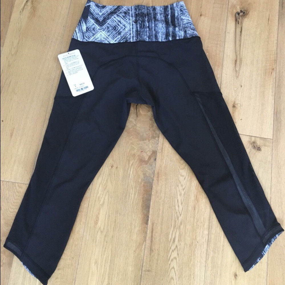 BNWT Lululemon street crops. Size 8
