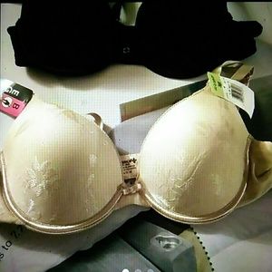 2 sexy bras
