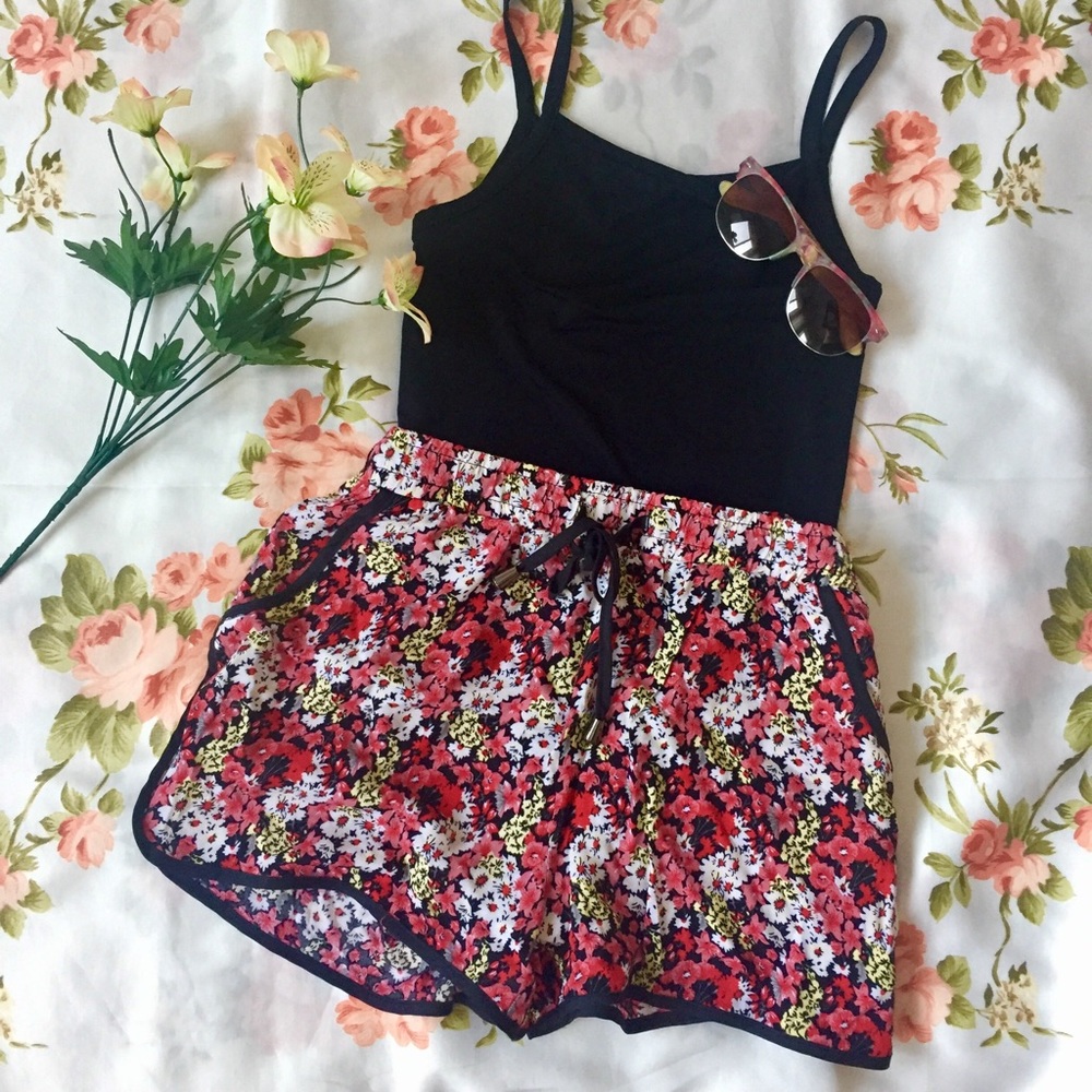 TODAY'S SALE✨ Floral Shorts 🌺 W/ Pockets