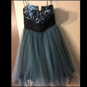 Strapless formal dress