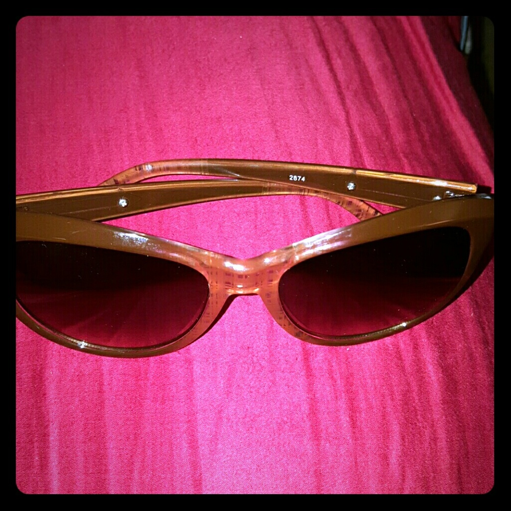 Oval shaped Sunnies in a cute design