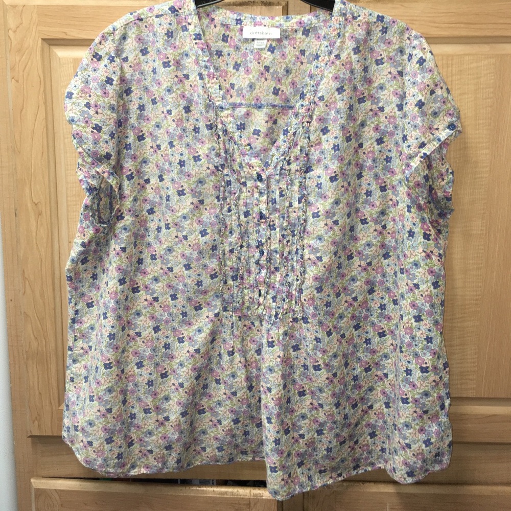 Cute dress barn blouse