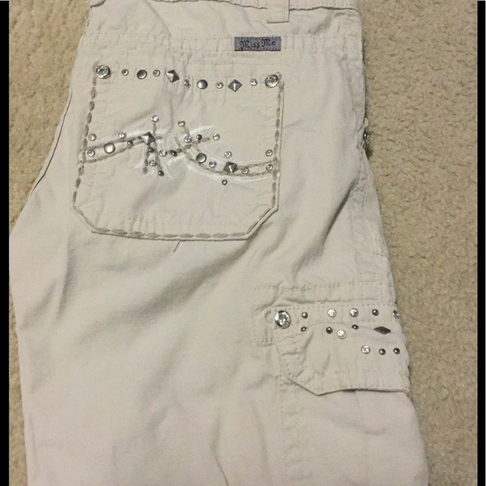 Khaki miss me capris size 26