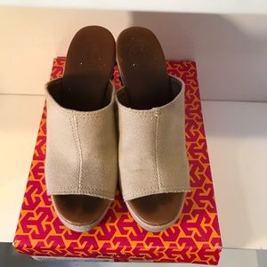Tory Burch Beige Slides size 37