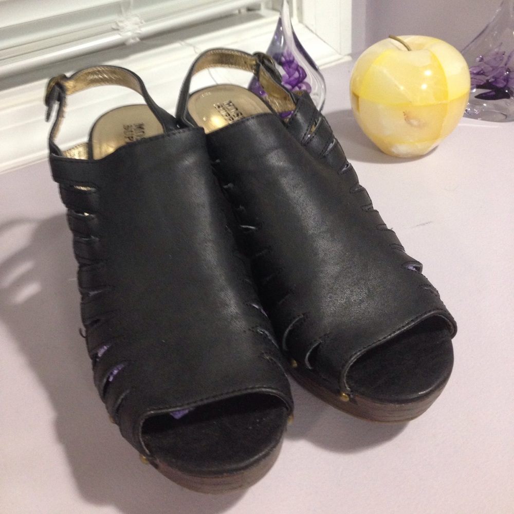 Mossi mother supply Company platform shoes