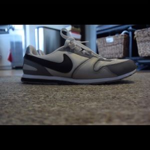 NIKE Tennis Shoes Size US 7