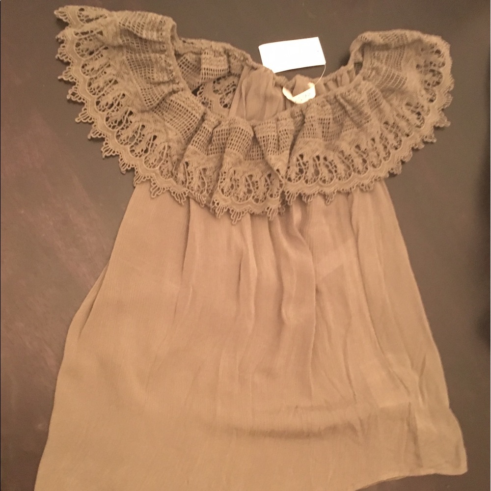 BNWT cold shoulder top