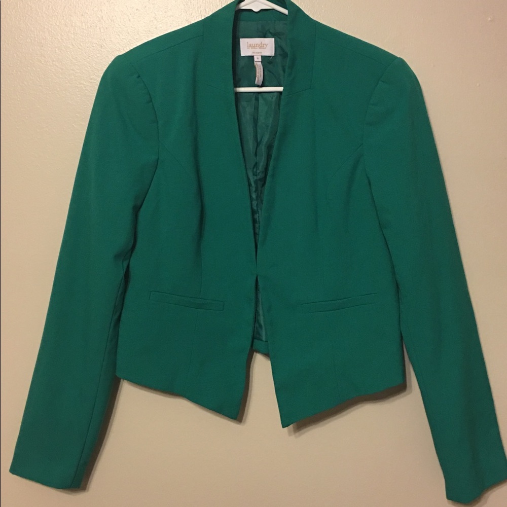 Green long sleeved blazer