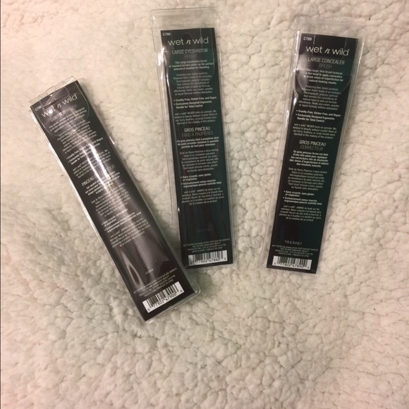 3 brand new wet n wild make up brushes - Picture 2 of 2