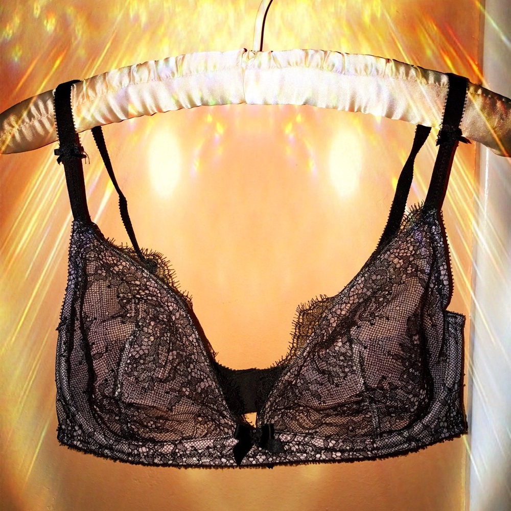 Victoria's Secret very sexy unlined lace bra 💕34D