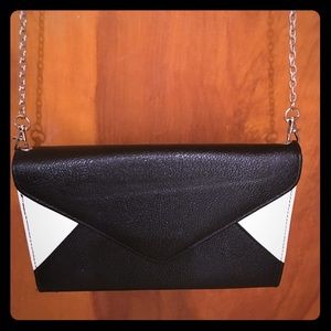 Crossbody clutch