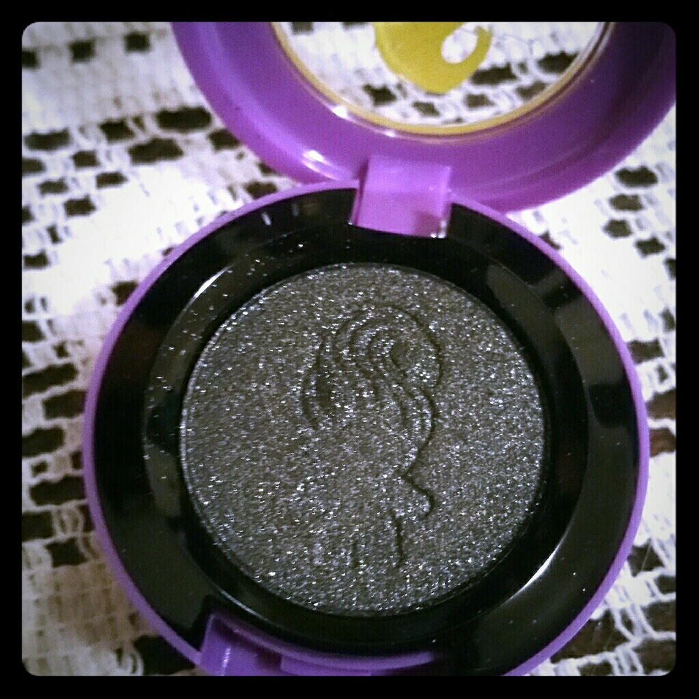 MAC black tied eyeshadow TROLLS packaging
