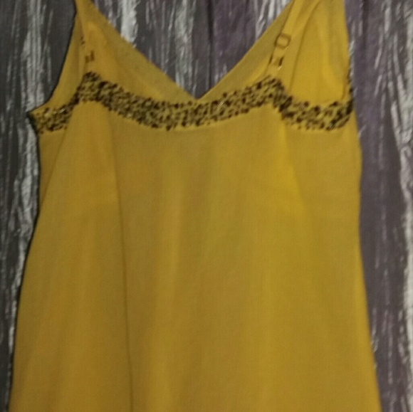 🌻 firm price classy top it's pretty🌻 the price is fair and it's firm - Picture 4 of 4