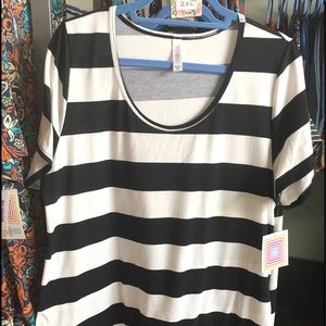 NEW Lularoe Classic T