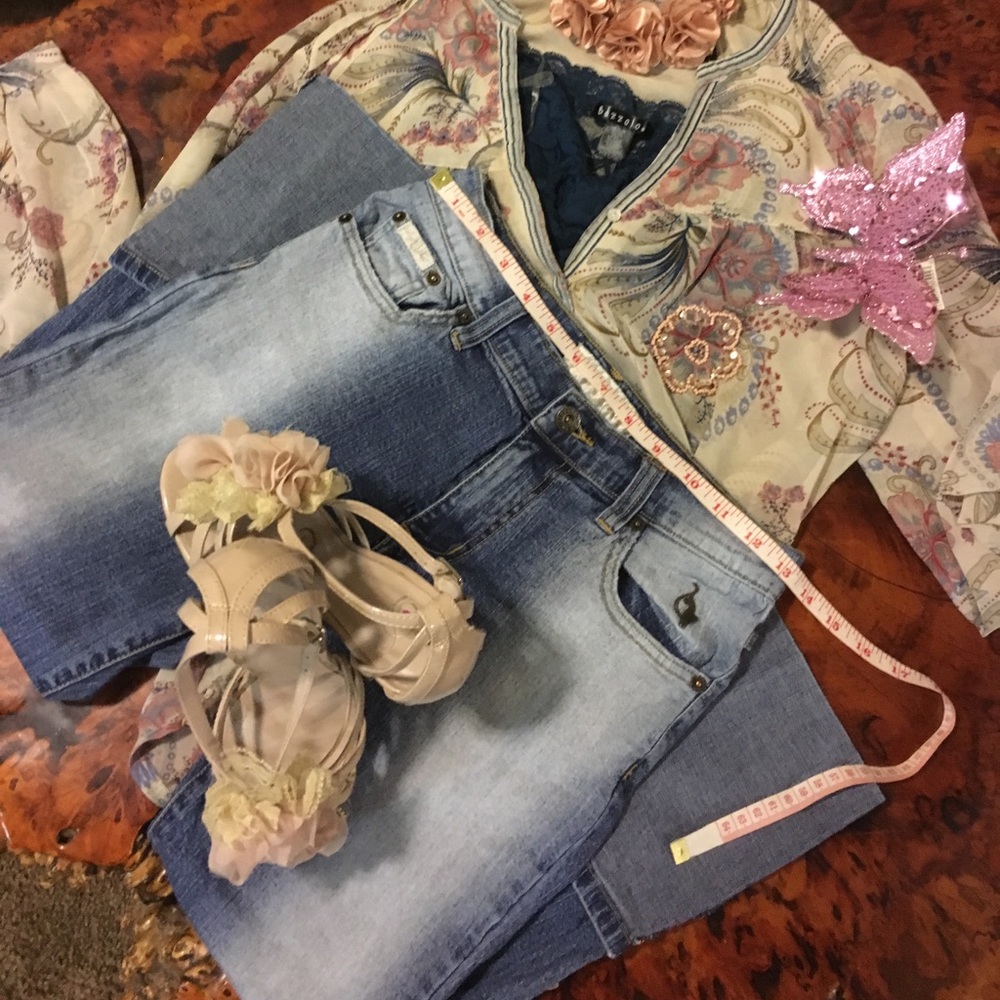 Size 5 baby phat capris. - Picture 7 of 8