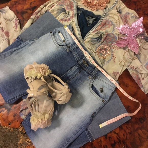 Size 5 baby phat capris. - Picture 7 of 8