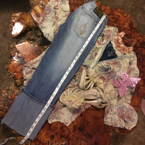 Size 5 baby phat capris. - Picture 8 of 8