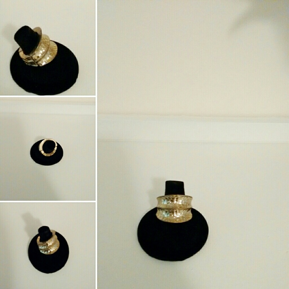 Gold Ring (One size fits all/stretch)