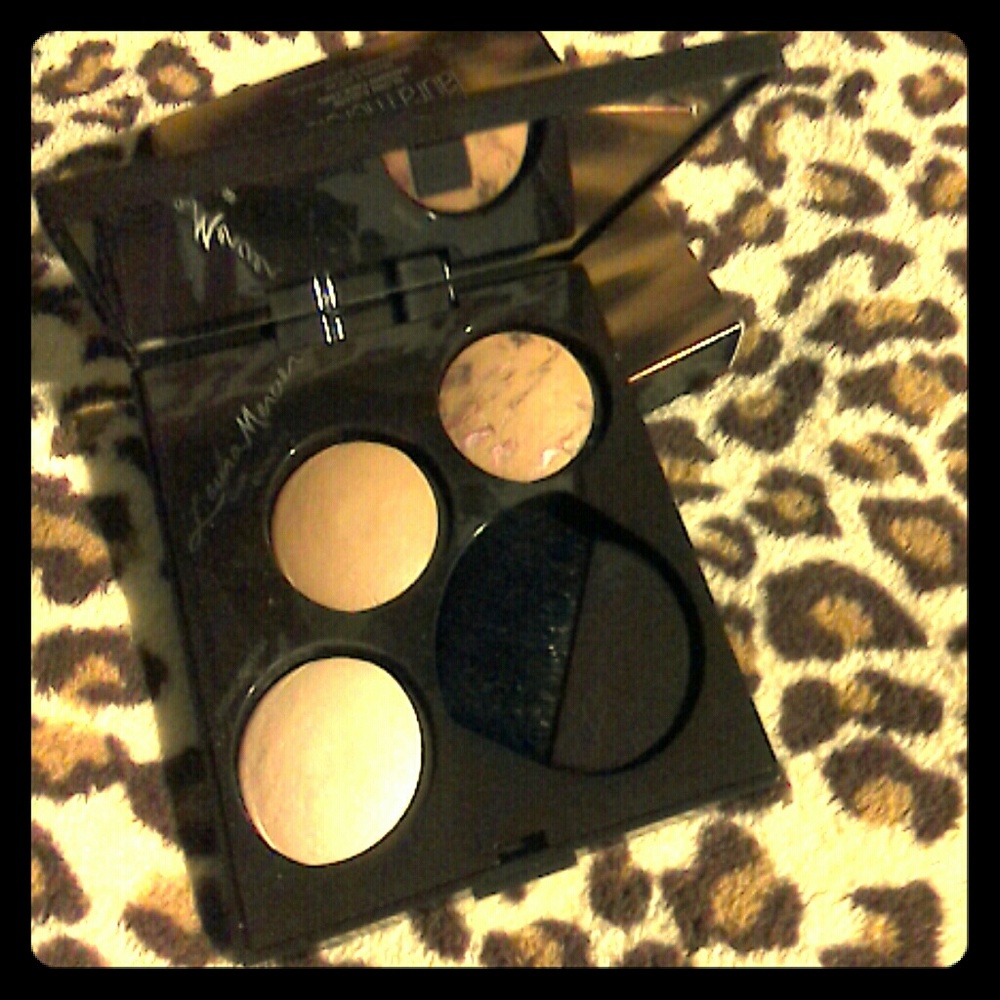 Laura Mercier Brush &  Glow Trio