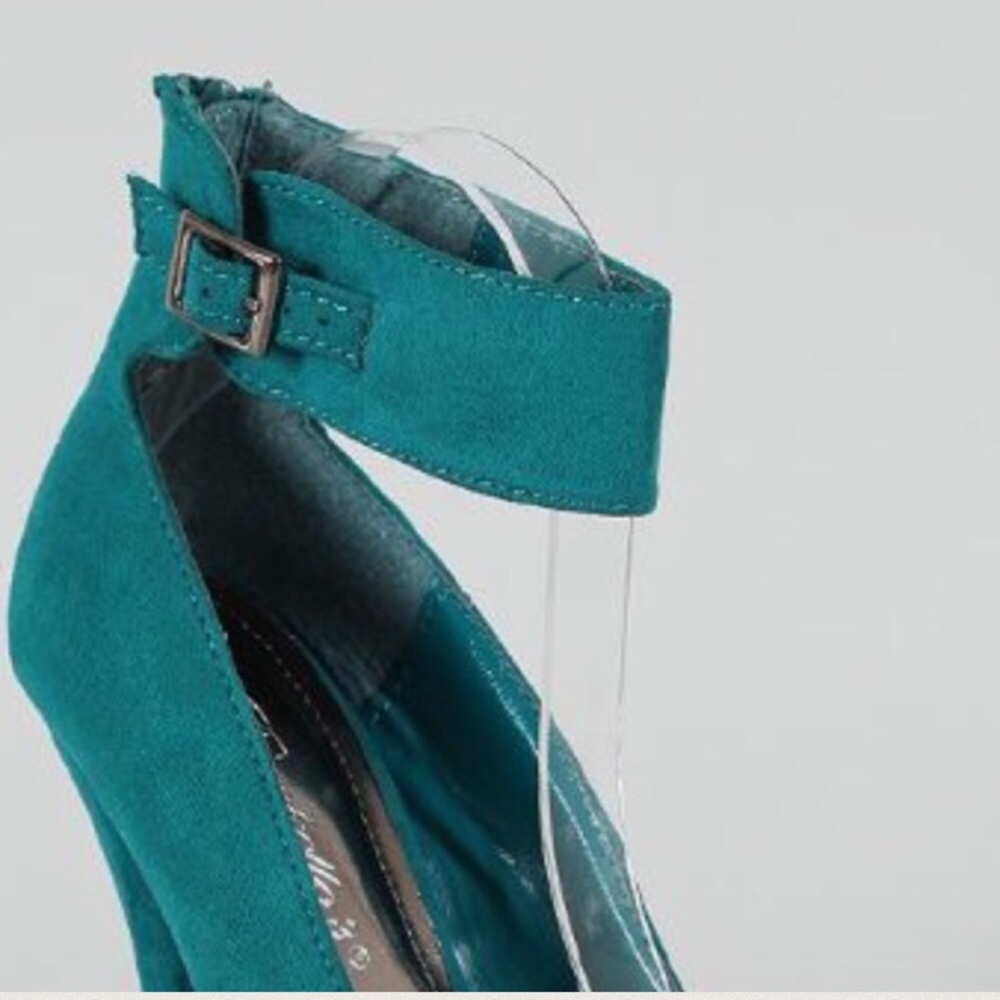 *50% OFF BUNDLES* Emerald green heels - Picture 2 of 7
