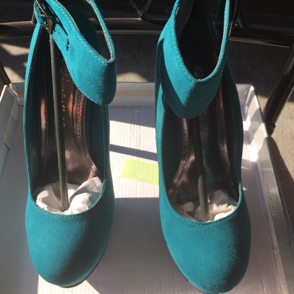 *50% OFF BUNDLES* Emerald green heels - Picture 5 of 7