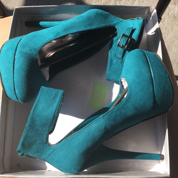 *50% OFF BUNDLES* Emerald green heels - Picture 6 of 7