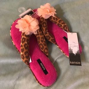 Kensie flip flop slippers. Size 9-10