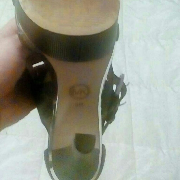 MK pumps almost new - Picture 2 of 2