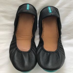 Like new black Tieks