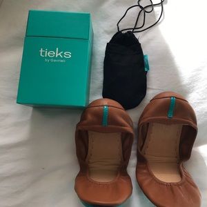 New with box and bag - Brown Tieks