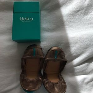 New with box - copper Tieks