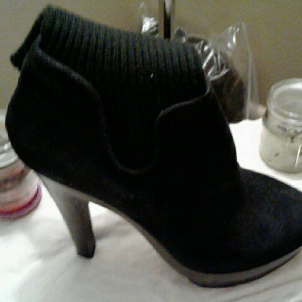 Ankle black suede boots