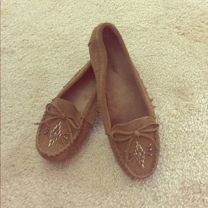 NEW Minnetonka moccasins 8.5