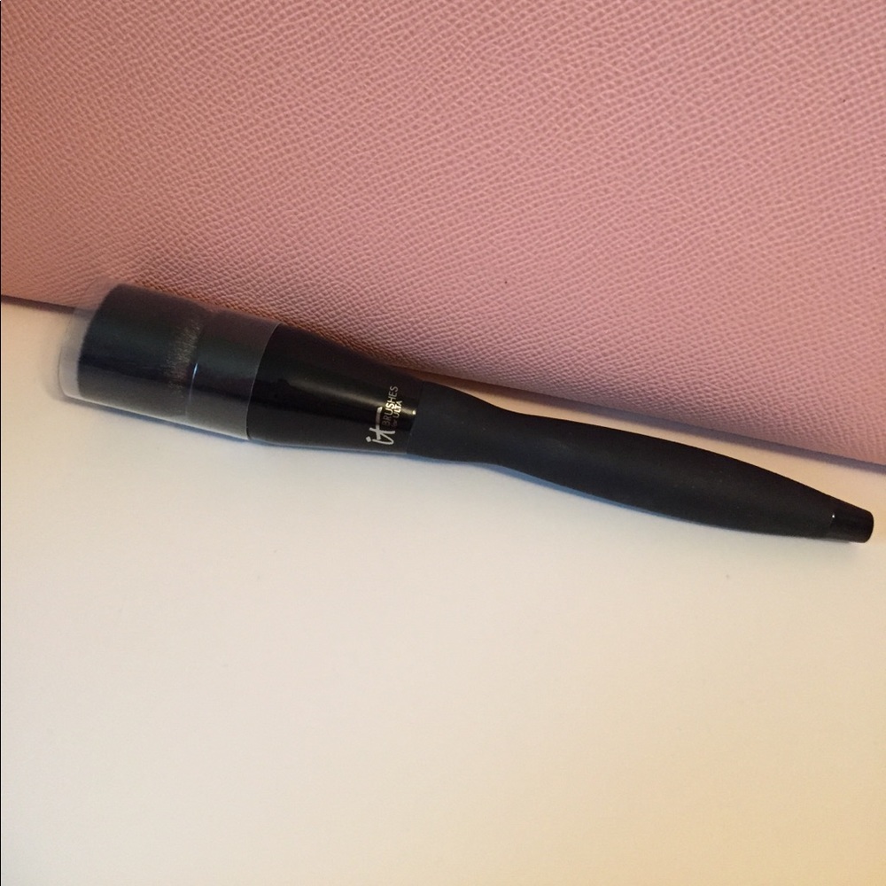 it makeup brush