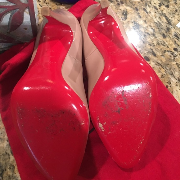 Christian Louboutin nude pumps size 38 1/2 (8 1/2) - Picture 2 of 2