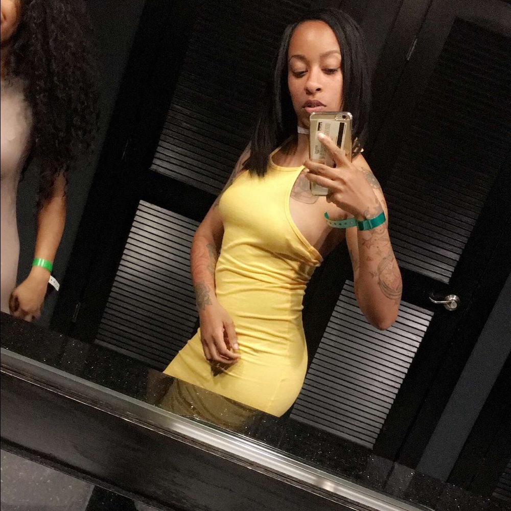 Yellow dress size small💛